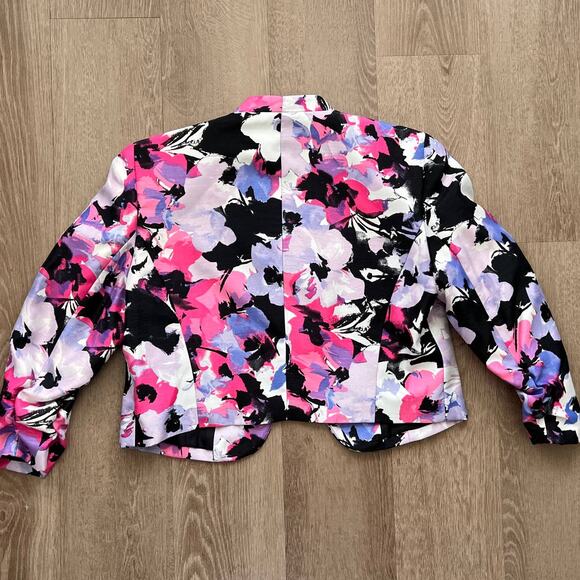 Black Label by Evan Picone NWOT Floral Pink/Purple Cropped Blazer - Picture 7 of 12